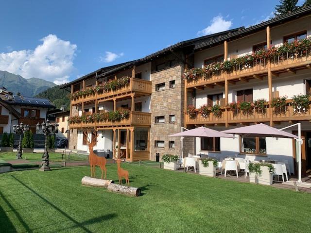 Olympic Regina Hotel Pinzolo Buitenkant foto