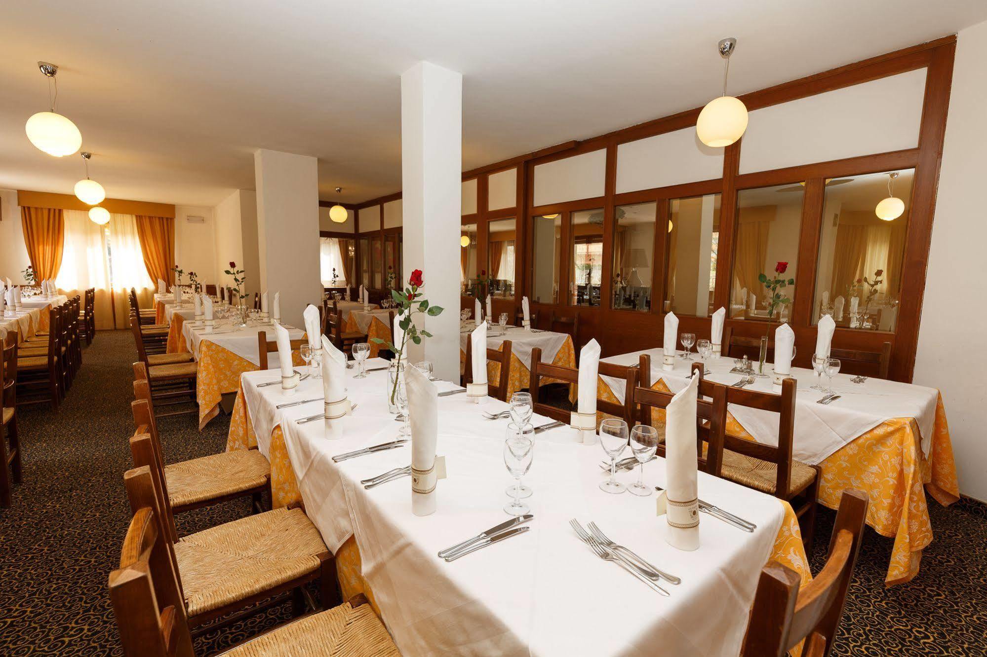 Olympic Regina Hotel Pinzolo Buitenkant foto