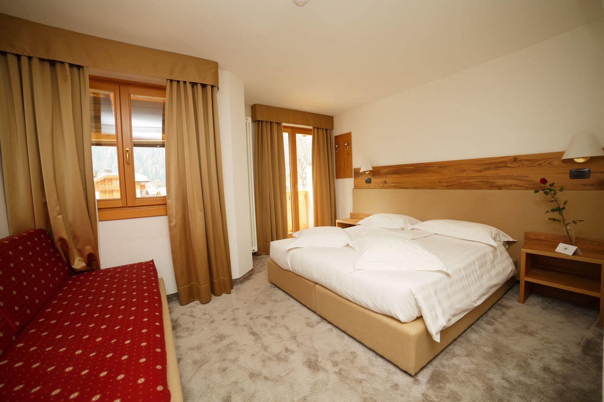 Olympic Regina Hotel Pinzolo Buitenkant foto