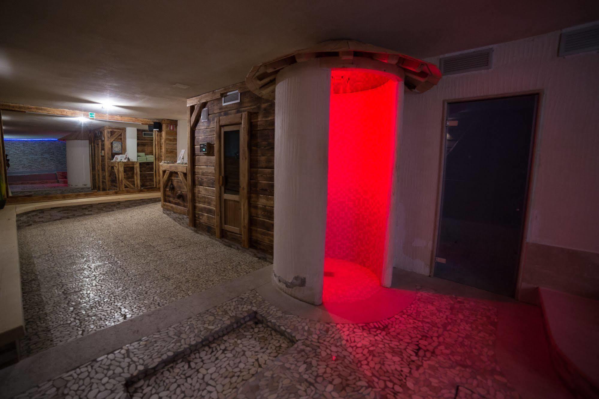 Olympic Regina Hotel Pinzolo Buitenkant foto