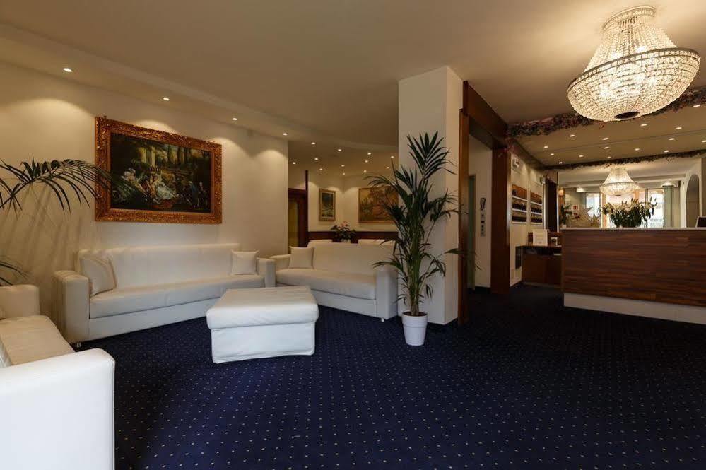 Olympic Regina Hotel Pinzolo Buitenkant foto
