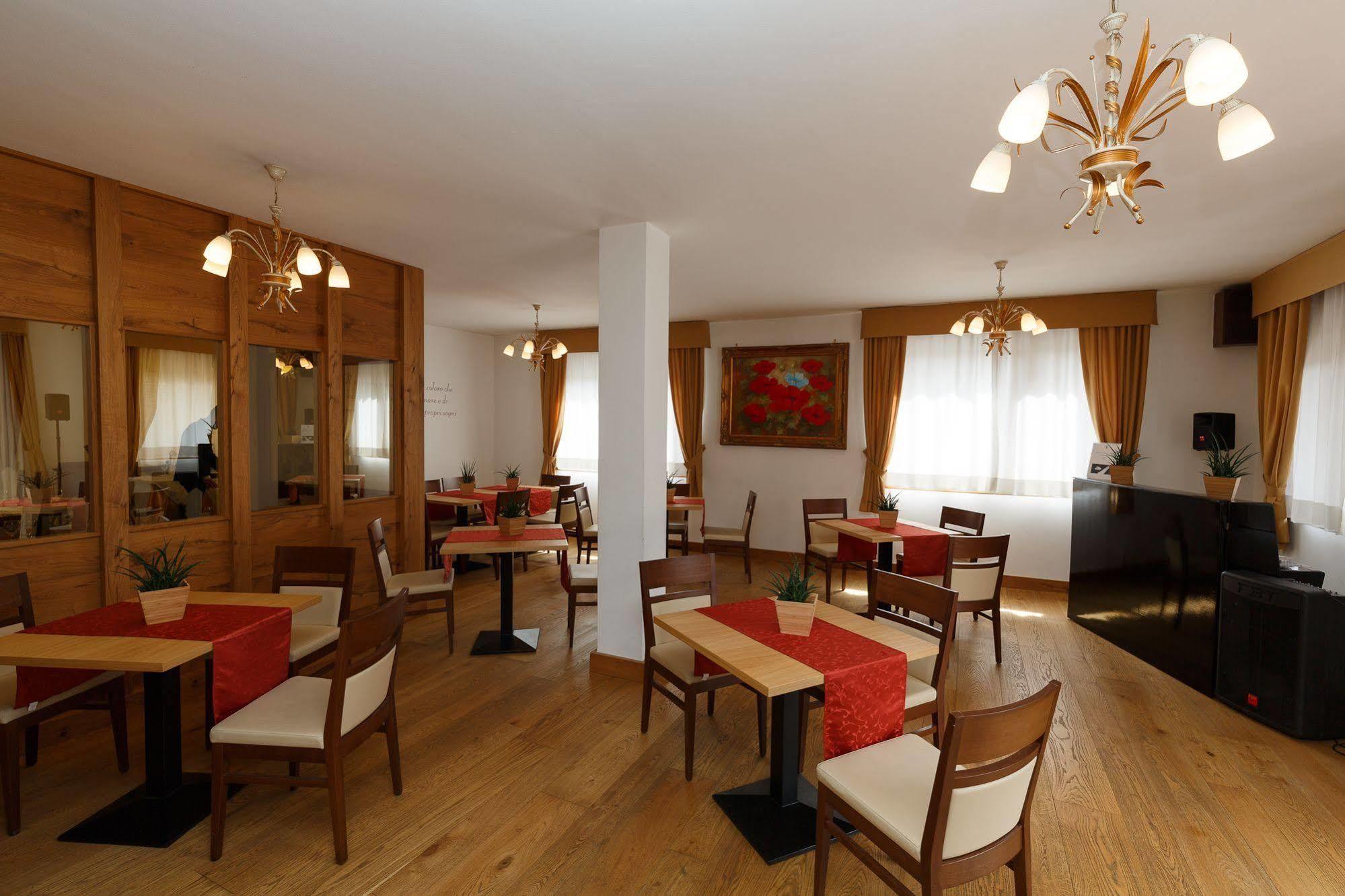 Olympic Regina Hotel Pinzolo Buitenkant foto